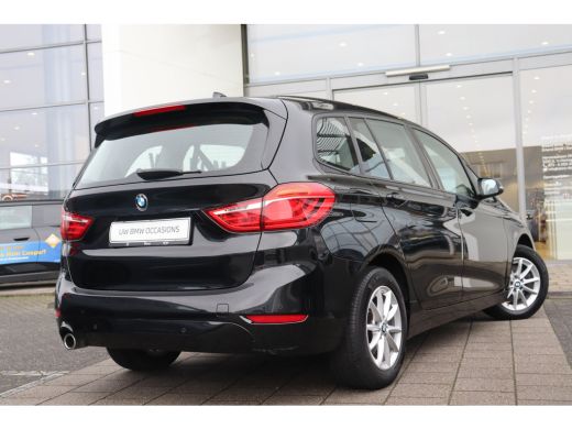BMW 2 Serie 218i 7p. Automaat / LED / Stoelverwarming / Airconditioning / PDC / Navigatie ActivLease financial lease