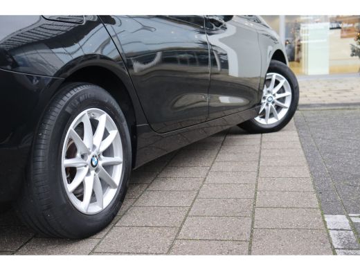 BMW 2 Serie 218i 7p. Automaat / LED / Stoelverwarming / Airconditioning / PDC / Navigatie ActivLease financial lease