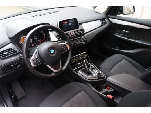 BMW 2 Serie 218i 7p. Automaat / LED / Stoelverwarming / Airconditioning / PDC / Navigatie ActivLease financial lease