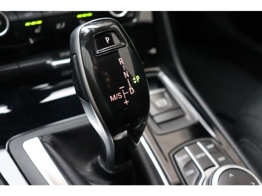 BMW 2 Serie 218i 7p. Automaat / LED / Stoelverwarming / Airconditioning / PDC / Navigatie ActivLease financial lease