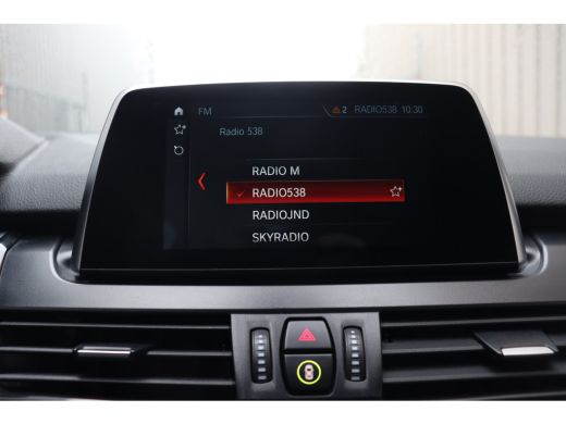 BMW 2 Serie 218i 7p. Automaat / LED / Stoelverwarming / Airconditioning / PDC / Navigatie ActivLease financial lease