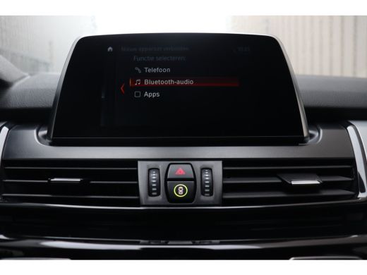 BMW 2 Serie 218i 7p. Automaat / LED / Stoelverwarming / Airconditioning / PDC / Navigatie ActivLease financial lease