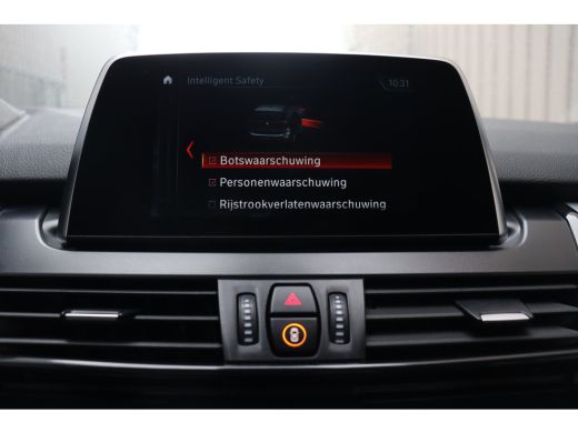 BMW 2 Serie 218i 7p. Automaat / LED / Stoelverwarming / Airconditioning / PDC / Navigatie ActivLease financial lease