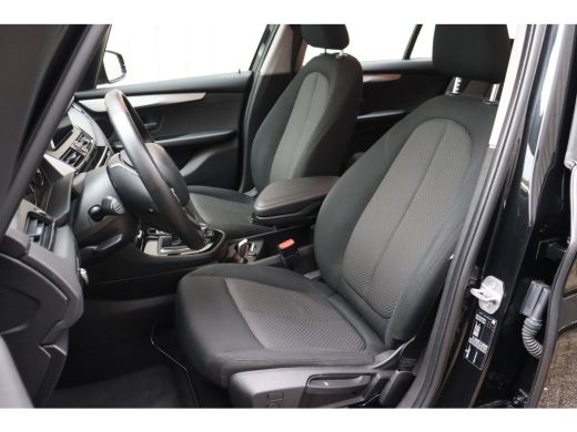 BMW 2 Serie 218i 7p. Automaat / LED / Stoelverwarming / Airconditioning / PDC / Navigatie ActivLease financial lease
