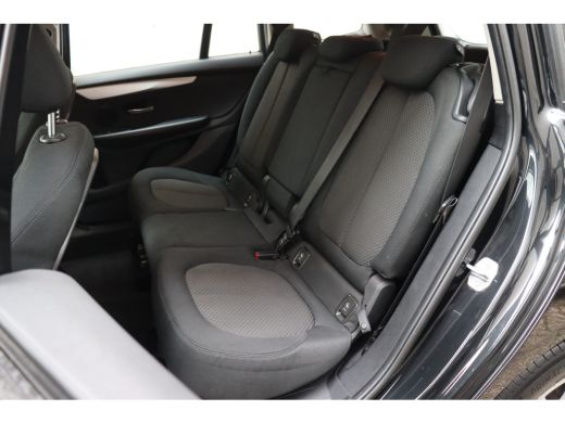 BMW 2 Serie 218i 7p. Automaat / LED / Stoelverwarming / Airconditioning / PDC / Navigatie ActivLease financial lease