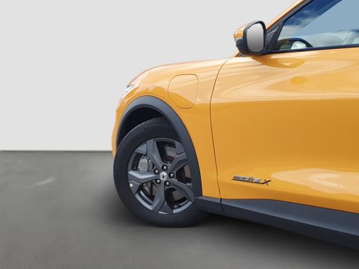 Ford Mustang Mach-E Mach-E Extended RWD 98 kWh | Camera | Adap. Cruise | Carplay | Stoelverwarming ActivLease financial lease