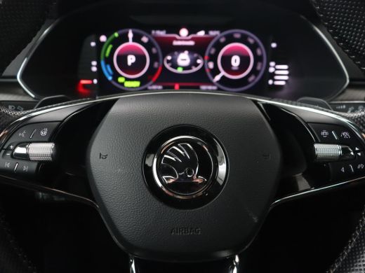 Skoda Superb 1.4 TSI iV Sportline | Panoramadak | Trekhaak | Stoelverwarming | Adaptive cruise | Camera | Alca... ActivLease financial lease