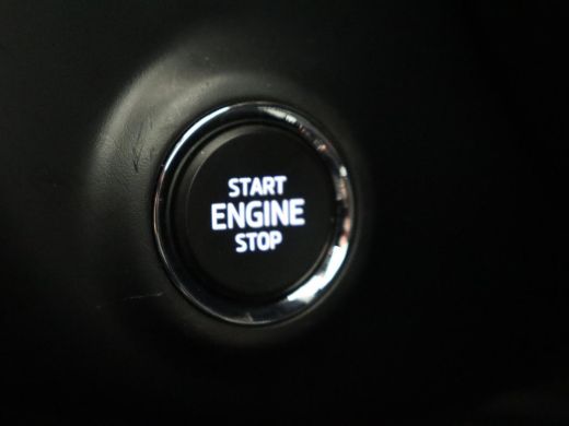 Skoda Superb 1.4 TSI iV Sportline | Panoramadak | Trekhaak | Stoelverwarming | Adaptive cruise | Camera | Alca... ActivLease financial lease