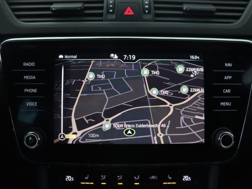 Skoda Superb 1.4 TSI iV Sportline | Panoramadak | Trekhaak | Stoelverwarming | Adaptive cruise | Camera | Alca... ActivLease financial lease