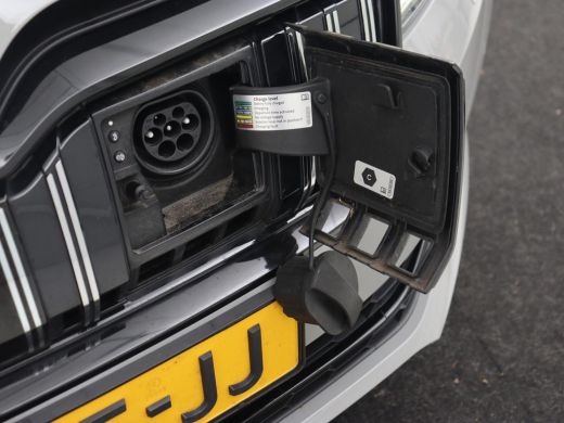 Skoda Superb 1.4 TSI iV Sportline | Panoramadak | Trekhaak | Stoelverwarming | Adaptive cruise | Camera | Alca... ActivLease financial lease