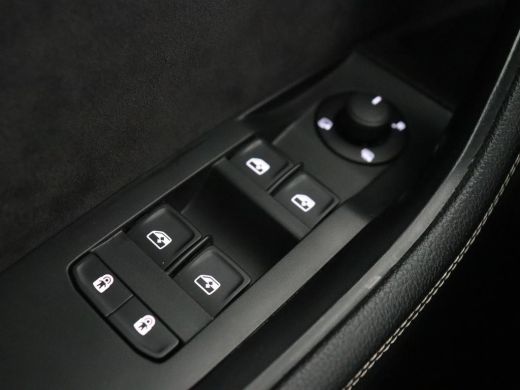 Skoda Superb 1.4 TSI iV Sportline | Panoramadak | Trekhaak | Stoelverwarming | Adaptive cruise | Camera | Alca... ActivLease financial lease