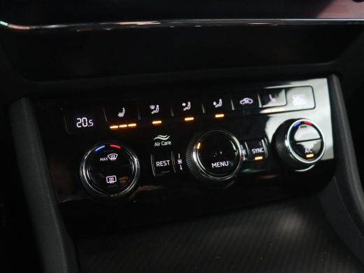 Skoda Superb 1.4 TSI iV Sportline | Panoramadak | Trekhaak | Stoelverwarming | Adaptive cruise | Camera | Alca... ActivLease financial lease