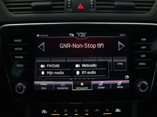 Skoda Superb 1.4 TSI iV Sportline | Panoramadak | Trekhaak | Stoelverwarming | Adaptive cruise | Camera | Alca... ActivLease financial lease