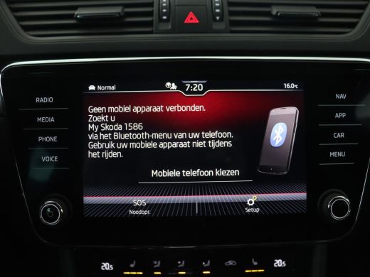 Skoda Superb 1.4 TSI iV Sportline | Panoramadak | Trekhaak | Stoelverwarming | Adaptive cruise | Camera | Alca... ActivLease financial lease