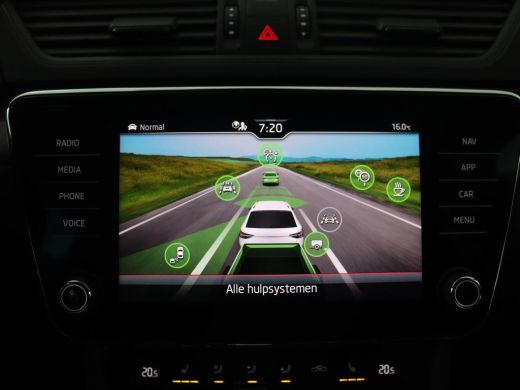 Skoda Superb 1.4 TSI iV Sportline | Panoramadak | Trekhaak | Stoelverwarming | Adaptive cruise | Camera | Alca... ActivLease financial lease