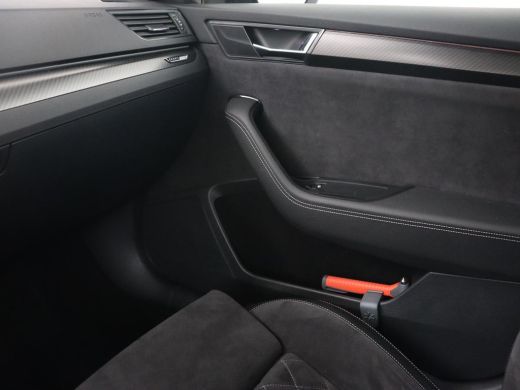 Skoda Superb 1.4 TSI iV Sportline | Panoramadak | Trekhaak | Stoelverwarming | Adaptive cruise | Camera | Alca... ActivLease financial lease