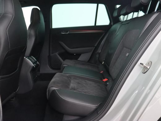 Skoda Superb 1.4 TSI iV Sportline | Panoramadak | Trekhaak | Stoelverwarming | Adaptive cruise | Camera | Alca... ActivLease financial lease