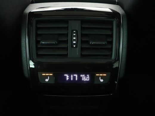 Skoda Superb 1.4 TSI iV Sportline | Panoramadak | Trekhaak | Stoelverwarming | Adaptive cruise | Camera | Alca... ActivLease financial lease