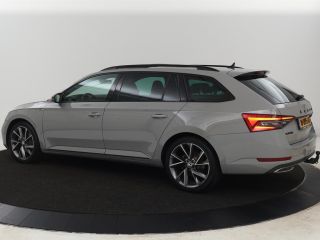 Skoda Superb 1.4 TSI iV Sportline | Panoramadak | Trekhaak | Stoelverwarming | Adaptive cruise | Camera | Alca...
