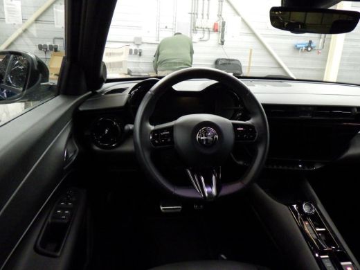 Alfa Romeo Junior Elettrica Speciale 54 kWh Elek. Stoel met Massage | Elek. Achterklep | LED Matrix | Camera | Clim... ActivLease financial lease