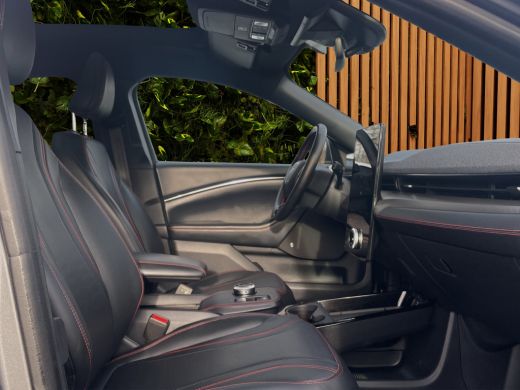 Ford Mustang Mach-E Mach-E Extended First Edition AWD 98 kWh | BTW auto | Adapt. Cruise | Pano | B&O | Standkachel | ... ActivLease financial lease