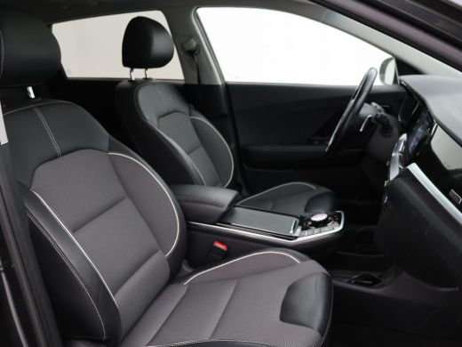 Kia e-Niro DYNAMICPLUSLINE 64 kWh + SCHUIFDAK | CARPLAY | CAMERA | STOEL/STUUURWIELVERW. ActivLease financial lease