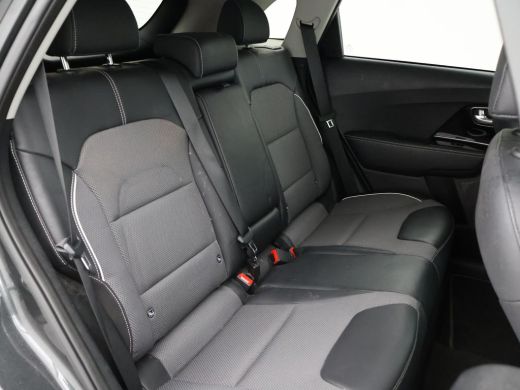 Kia e-Niro DYNAMICPLUSLINE 64 kWh + SCHUIFDAK | CARPLAY | CAMERA | STOEL/STUUURWIELVERW. ActivLease financial lease