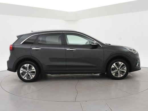 Kia e-Niro DYNAMICPLUSLINE 64 kWh + SCHUIFDAK | CARPLAY | CAMERA | STOEL/STUUURWIELVERW. ActivLease financial lease