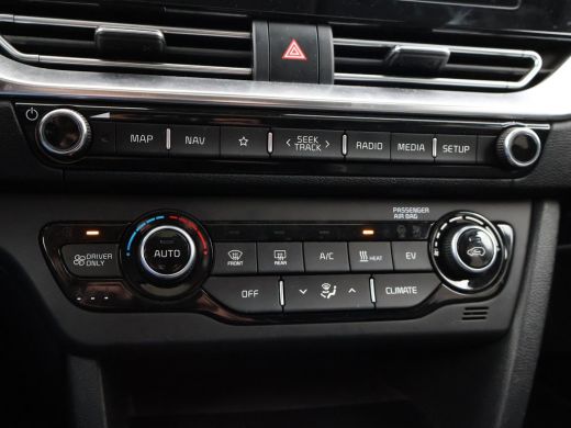 Kia e-Niro DYNAMICPLUSLINE 64 kWh + SCHUIFDAK | CARPLAY | CAMERA | STOEL/STUUURWIELVERW. ActivLease financial lease