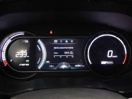 Kia e-Niro DYNAMICPLUSLINE 64 kWh + SCHUIFDAK | CARPLAY | CAMERA | STOEL/STUUURWIELVERW. ActivLease financial lease