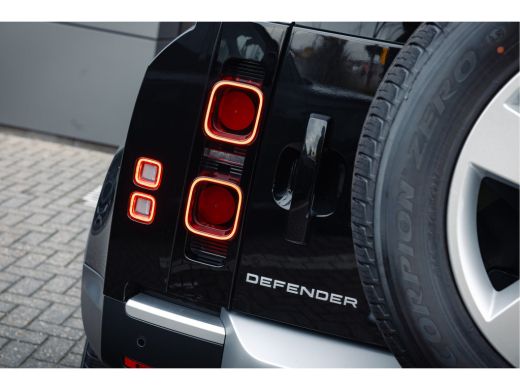 Land Rover Defender 110 D250 Hardtop Commercial | 20" County velgen | Luchtvering | 3 persoons Jumpseat | ActivLease financial lease