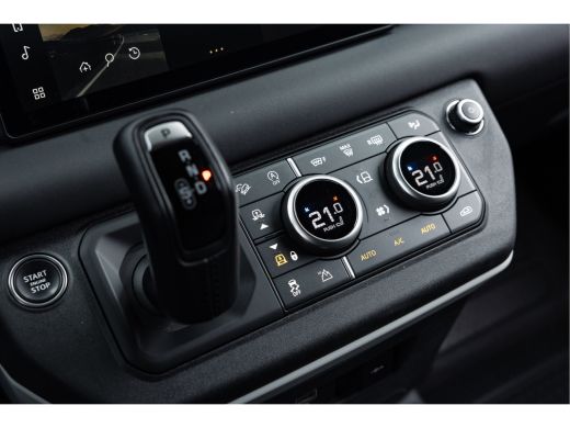 Land Rover Defender 110 D250 Hardtop Commercial | 20" County velgen | Luchtvering | 3 persoons Jumpseat | ActivLease financial lease