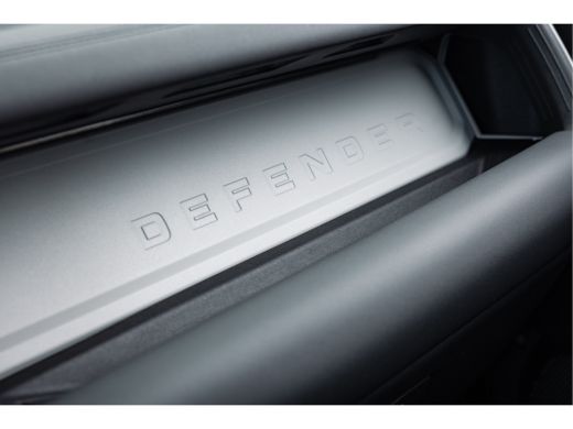 Land Rover Defender 110 D250 Hardtop Commercial | 20" County velgen | Luchtvering | 3 persoons Jumpseat | ActivLease financial lease