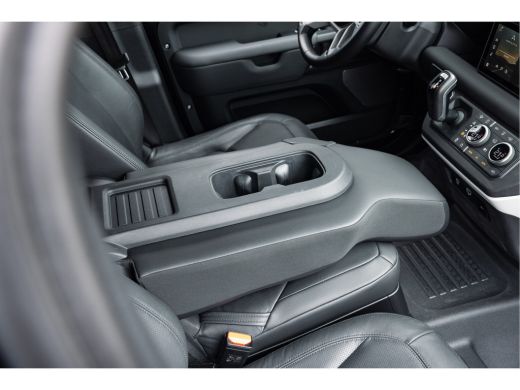 Land Rover Defender 110 D250 Hardtop Commercial | 20" County velgen | Luchtvering | 3 persoons Jumpseat | ActivLease financial lease