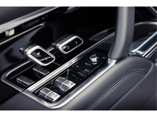 Land Rover Range Rover 3.0 P460e HSE PHEV | 23 Inch Gloss Black | Shadow Pack | El.trekhaak | Pano | Head-up | Softclos ActivLease financial lease