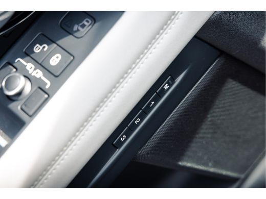 Land Rover Range Rover Evoque P250 AWD R-Dynamic First Edition | Head-Up | 21 Inch | Pano | Meridian Surround | ACC | 360gr Cam... ActivLease financial lease