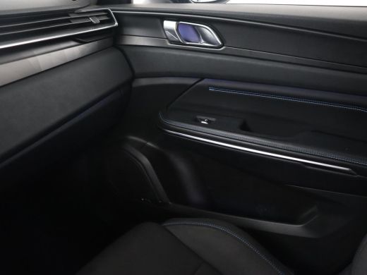 Lynk & Co 01 1.5 Plug In | Panoramadak | Trekhaak | Infinity by Harman | 360 Camera | Adaptive cruise | Stoelv... ActivLease financial lease