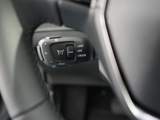 Peugeot 2008 1.2 Hybrid 136 Allure | Airco (automatisch) | Armsteun voor | Lichtmetalen velgen 17" ActivLease financial lease