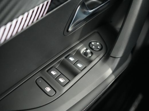 Peugeot 2008 1.2 Hybrid 136 Allure | Airco (automatisch) | Armsteun voor | Lichtmetalen velgen 17" ActivLease financial lease