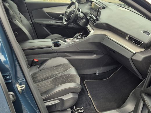 Peugeot 5008 1.2 130PK | GT Pack Business | Camera V + A | Parkersensoren rondom | Leder / Alcantara bekleding... ActivLease financial lease