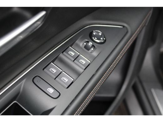 Peugeot 5008 1.2 PureTech Blue Lease GT | Automaat | Navigatie | Camera | Focal | Massage | Stoelverwarming | ... ActivLease financial lease