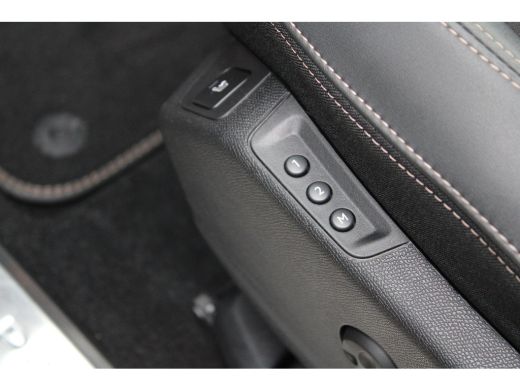 Peugeot 5008 1.2 PureTech Blue Lease GT | Automaat | Navigatie | Camera | Focal | Massage | Stoelverwarming | ... ActivLease financial lease