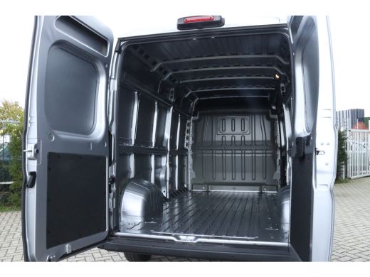 Peugeot Boxer 2.2 BlueHDi 180 S&S L3H2 3.5t | Achteruitrijcamera | Airco | Cruise control ActivLease financial lease