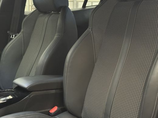 Peugeot e-2008 EV GT 50 kWh 3-FASE | Camera | Leder\Stof | Clima | Cruise | Keyless | 17'' Lichtmetaal | 3D dash... ActivLease financial lease