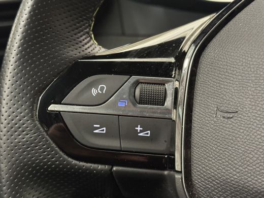 Peugeot e-2008 EV GT 50 kWh 3-FASE | Camera | Leder\Stof | Clima | Cruise | Keyless | 17'' Lichtmetaal | 3D dash... ActivLease financial lease