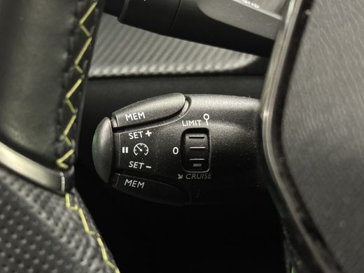 Peugeot e-2008 EV GT 50 kWh 3-FASE | Camera | Leder\Stof | Clima | Cruise | Keyless | 17'' Lichtmetaal | 3D dash... ActivLease financial lease