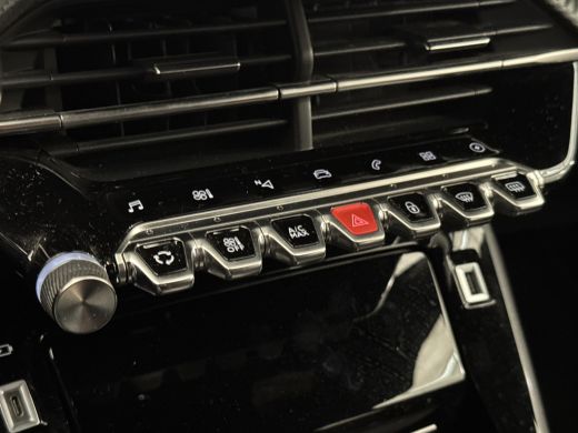 Peugeot e-2008 EV GT 50 kWh 3-FASE | Camera | Leder\Stof | Clima | Cruise | Keyless | 17'' Lichtmetaal | 3D dash... ActivLease financial lease