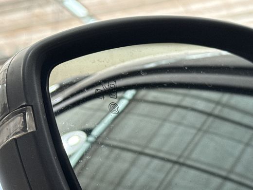 Peugeot e-2008 EV GT 50 kWh 3-FASE | Camera | Leder\Stof | Clima | Cruise | Keyless | 17'' Lichtmetaal | 3D dash... ActivLease financial lease