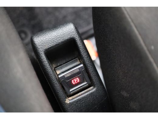 Peugeot e-Expert Long Premium 75 kWh Trekhaak | Cruise | Airco | Carplay | Parkeersensoren | Touchscreen | Houten ... ActivLease financial lease