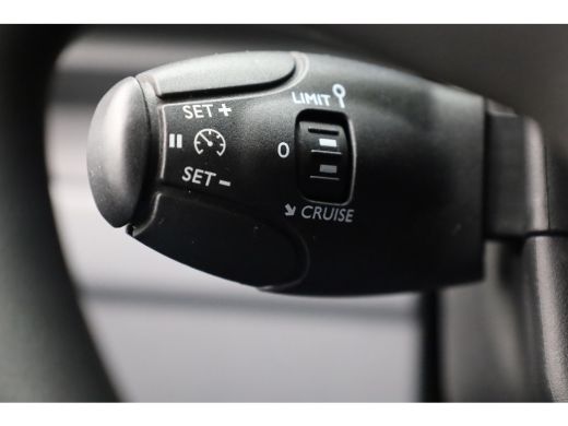 Peugeot e-Expert Long Premium 75 kWh Trekhaak | Cruise | Airco | Carplay | Parkeersensoren | Touchscreen | Houten ... ActivLease financial lease